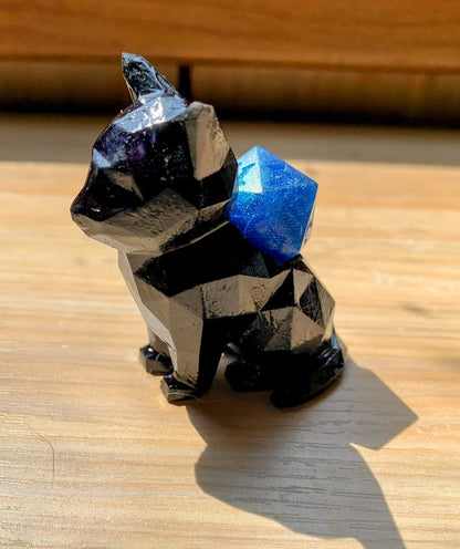 Low Poly Cat D20 Dice Stand Dice Guardian + Mystery D20 (Random Color)