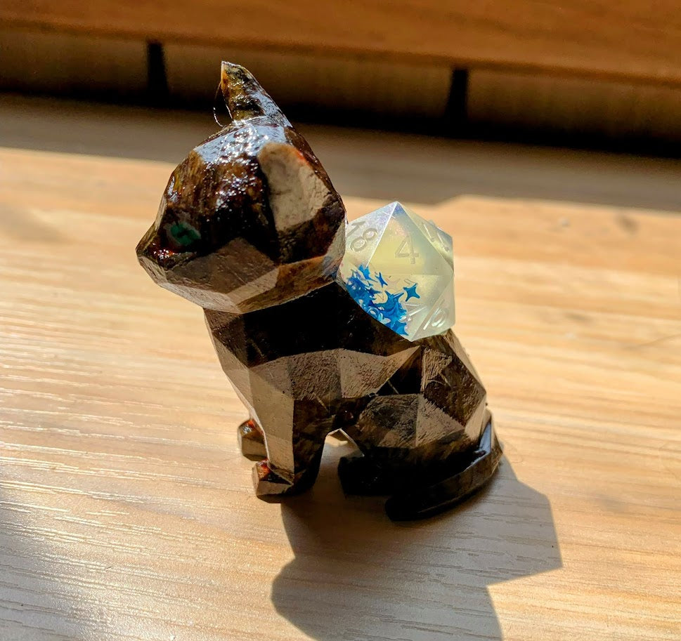 Low Poly Cat D20 Dice Stand Dice Guardian + Mystery D20 (Random Color)