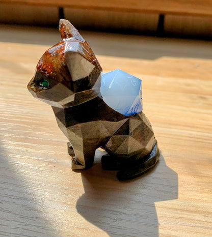 Low Poly Cat D20 Dice Stand Dice Guardian + Mystery D20 (Random Color)