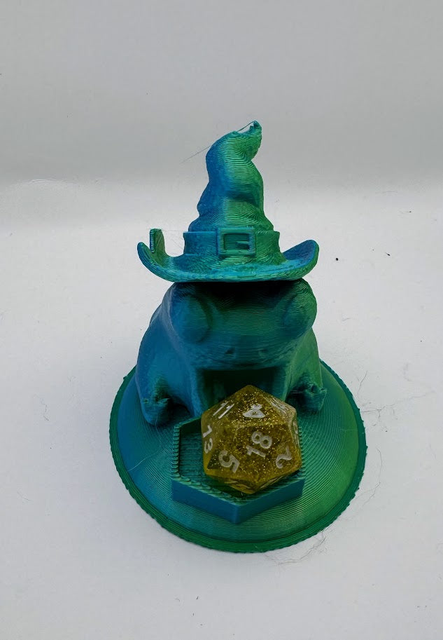 Frog Wizard Dice Guardian Dice Stand + Mystery D20 (Random Color)