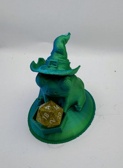 Frog Wizard Dice Guardian Dice Stand + Mystery D20 (Random Color)