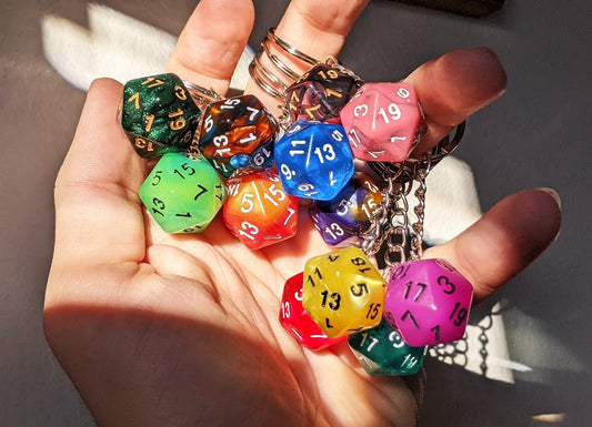 D20 Keychain Dungeons and Dragons Gift (Random Color)